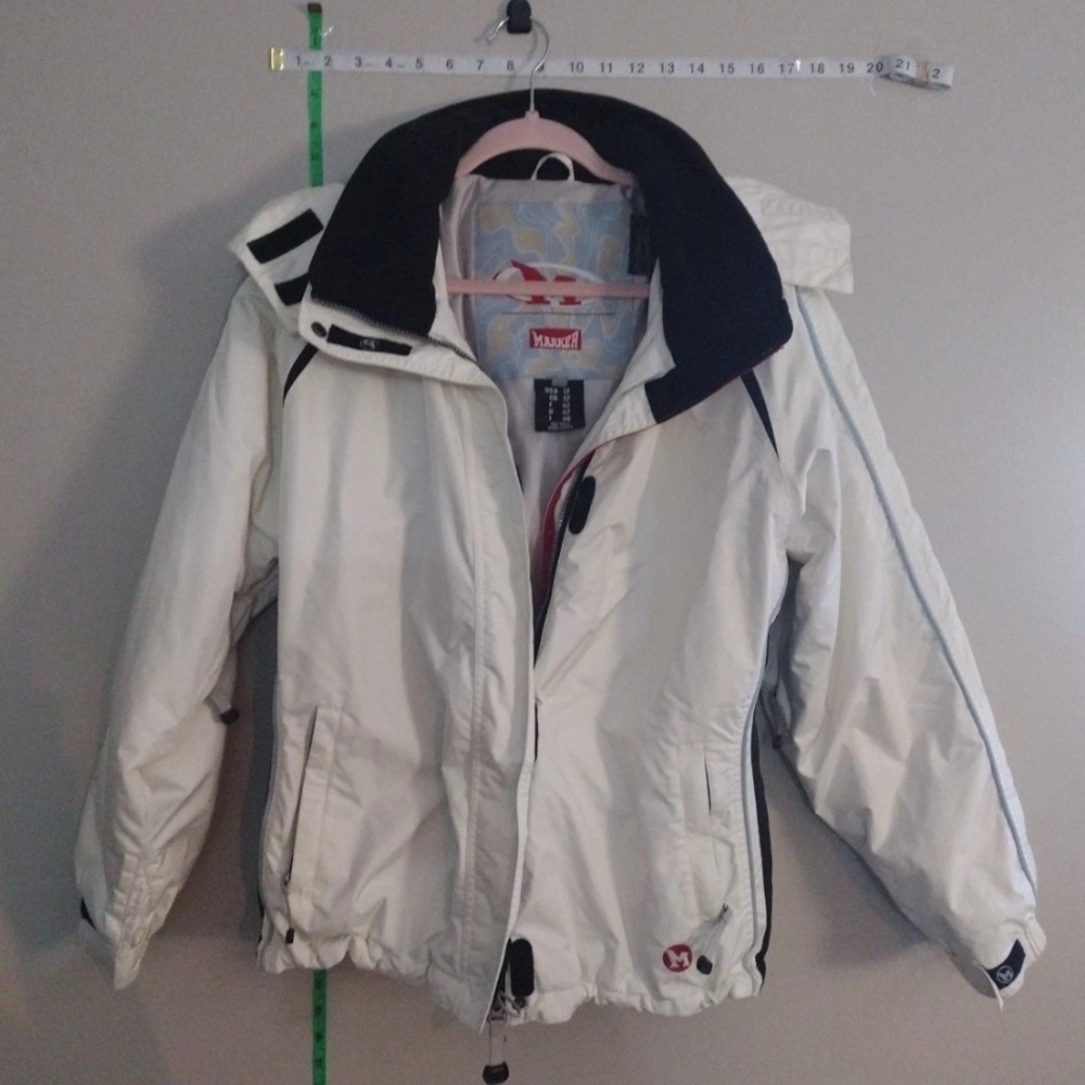 Women's White Insulated Ski Jacket With Zipper Pockets And Hidden Zipper Pockets